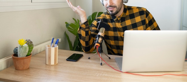 Google Meet ‘adaptive audio’ groups laptop speakers and mics in the same room